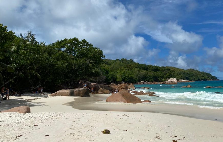 Praslin & La Digue Island Tour (Plane Private)